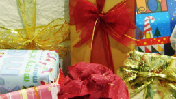 Christmas_gifts_CIB
