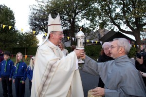 Fr Mario Conte, OFM Conv, presents Archbishop Diarmuid Martin of Dublin with one of two relics of St Anthony of Padua at the opening of the visit of the relics to Ireland. 