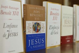 ENGLISH VERSION OF POPE'S NEW BOOK, 'THE INFANCY OF JESUS,' SEEN AMONG VOLUMES IN OTHER LANGUAGES AT VATICAN PRESS CONFERENCE