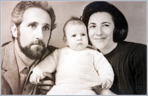 chiara-luce-badano-with-her-parents