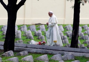 Pope Francis in Cemetery of Fogliano di Redipuglia3