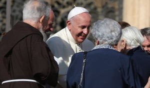 Pope Francis meets elderly pilgrims. Pic courtesy: CNS