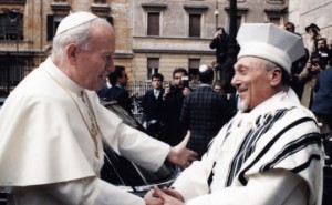 Pope John Paul II and Rabbi Elio Toaff, the chief rabbi of Rome for over 50 years, in 1986.