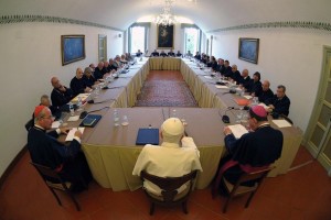 Pope Benedict XVI (C) leads a meeting with some of his ex-students at his summer residence in Castelgandolfo, south of Rome, August 30, 2010. REUTERS/Osservatore Romano (ITALY - Tags: RELIGION) THIS IMAGE HAS BEEN SUPPLIED BY A THIRD PARTY. IT IS DISTRIBUTED, EXACTLY AS RECEIVED BY REUTERS, AS A SERVICE TO CLIENTS