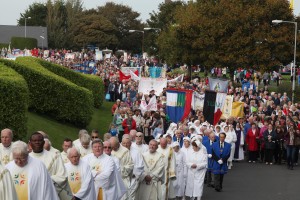 26/27 SEPT 2015 NATIONAL EUCHARISTIC CONGRESS 2015 IN KNOCK. Irish Catholic Bishops Conference is hosting the conference which will be a celebration of Faith over two days including prayer, daily celebration of Eucharist. Pic shows some of the large crowd who processed through the grounds of the Knock shrine on the final day of the National Eucharistic Congress. Pic John Mc Elroy. NO REPRO FEE.