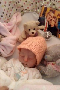 Caragh O'Neill Fox, did not live outside womb. Her mum's "best friend" for 38 weeks. 