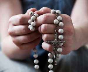 praying-rosary-square