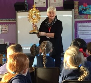 Antoinette Moynihan explains adoration to children in Scotland. 